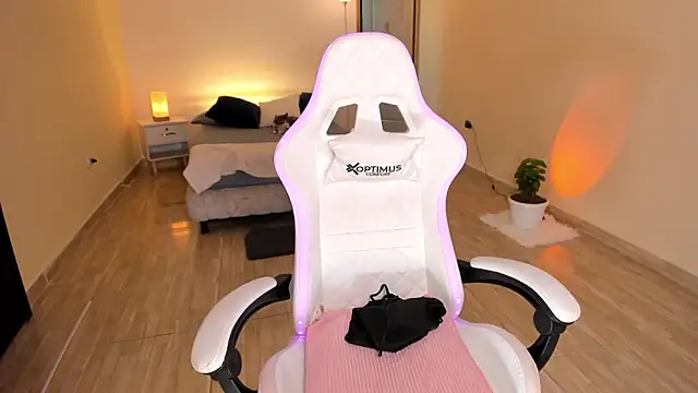 carleee winter online show from January 12, 4:31 am