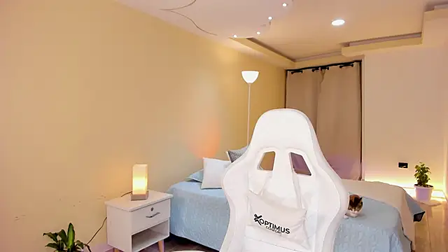 carleee winter online show from November 14, 1:15 am