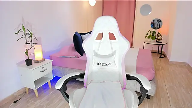 carleee winter online show from March 11, 10:38 pm