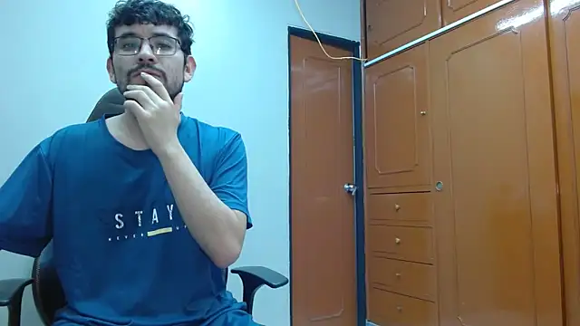 Snapshot of Isaandysex2428 chatting on February 18, 1:10 am Isaandysex2428 online show from February 18, 1:10 am