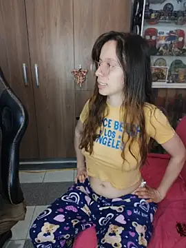 Snapshot of Isaandysex2428 chatting on April 8, 2:22 am Isaandysex2428 online show from April 8, 2:22 am