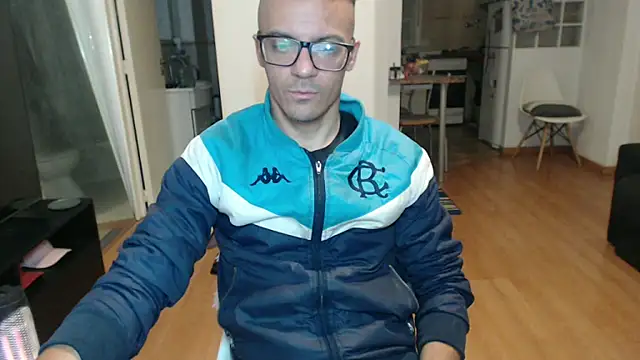 guachin hunk online show from May 6, 3:57 am