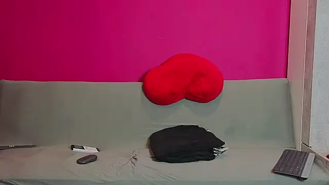 Young Strawberryy online show from March 20, 1:05 pm