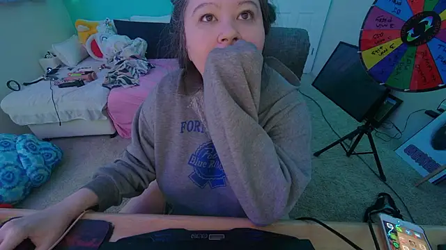 Snapshot of electrifiedlove chatting on January 5, 6:11 pm electrifiedlove online show from January 5, 6:11 pm