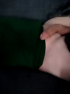 Snapshot of swissdick96 chatting on December 27, 12:18 am swissdick96 online show from December 27, 12:18 am