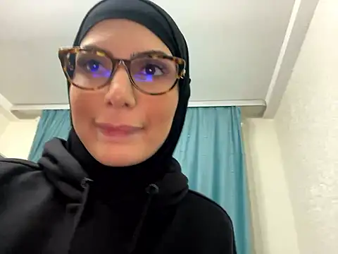 Snapshot of GumusGuray chatting on December 3, 12:35 am GumusGuray online show from December 3, 12:35 am