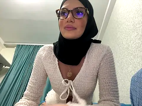 Snapshot of GumusGuray chatting on December 6, 2:02 am GumusGuray online show from December 6, 2:02 am