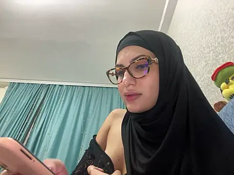 Snapshot of GumusGuray chatting on December 20, 2:08 am GumusGuray online show from December 20, 2:08 am