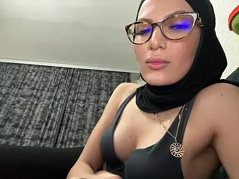 Snapshot of GumusGuray chatting on March 14, 12:54 am GumusGuray online show from March 14, 12:54 am