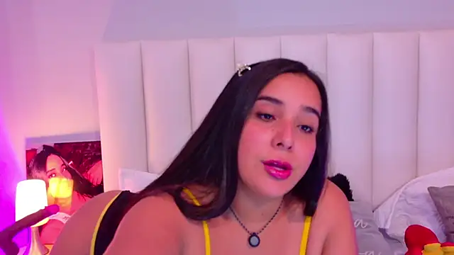 ValenScott1 online show from May 15, 1:07 pm
