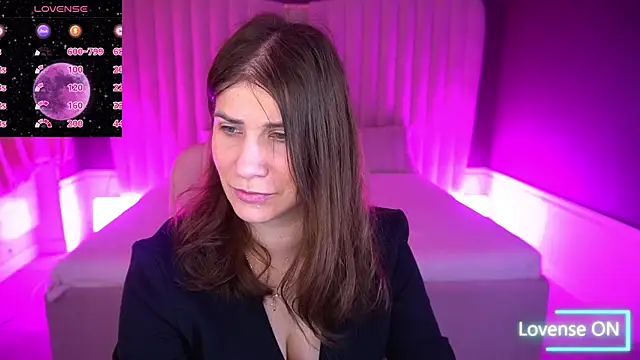 Snapshot of CassandraGood chatting on November 17, 7:25 am CassandraGood online show from November 17, 7:25 am