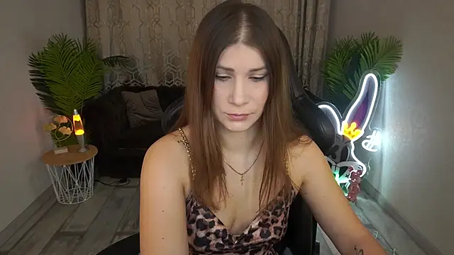 Snapshot of CassandraGood chatting on December 21, 7:04 am CassandraGood online show from December 21, 7:04 am