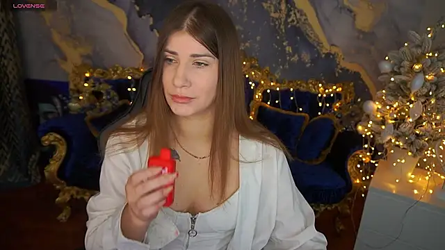 Snapshot of CassandraGood chatting on February 3, 8:08 am CassandraGood online show from February 3, 8:08 am