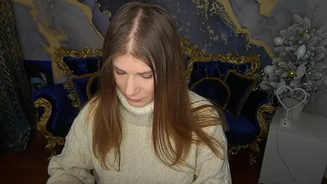 Snapshot of CassandraGood chatting on February 10, 7:56 am CassandraGood online show from February 10, 7:56 am