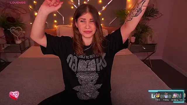 Snapshot of CassandraGood chatting on February 12, 7:47 am CassandraGood online show from February 12, 7:47 am