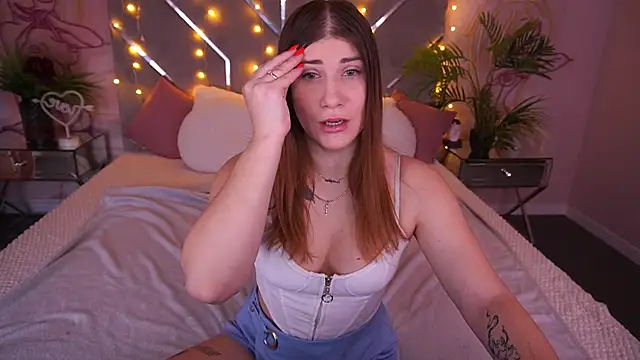 Snapshot of CassandraGood chatting on March 3, 7:03 am CassandraGood online show from March 3, 7:03 am