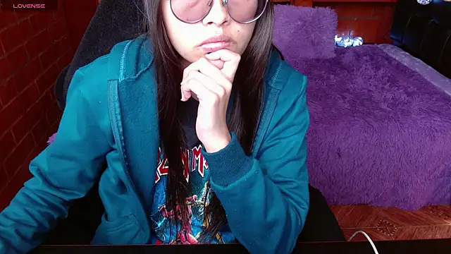 Snapshot of MidoriQuiinn chatting on June 10, 7:35 pm MidoriQuiinn online show from June 10, 7:35 pm