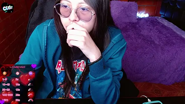 Snapshot of MidoriQuiinn chatting on June 12, 6:29 pm MidoriQuiinn online show from June 12, 6:29 pm