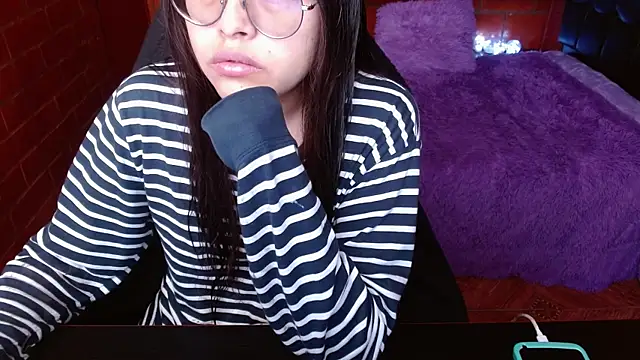 Snapshot of MidoriQuiinn chatting on June 20, 4:21 pm MidoriQuiinn online show from June 20, 4:21 pm