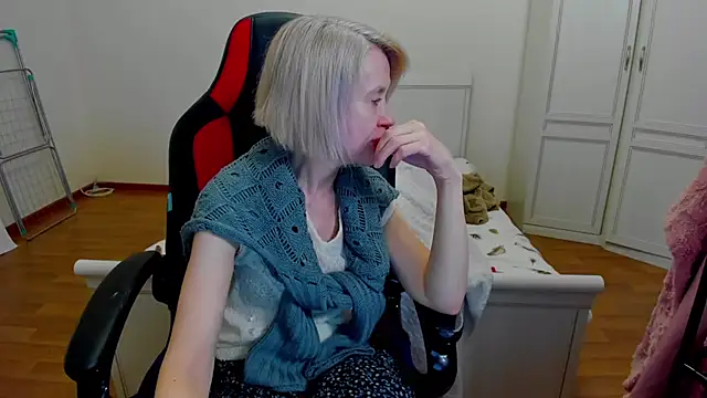 Snapshot of aminalive chatting on October 1, 5:08 pm aminalive online show from October 1, 5:08 pm