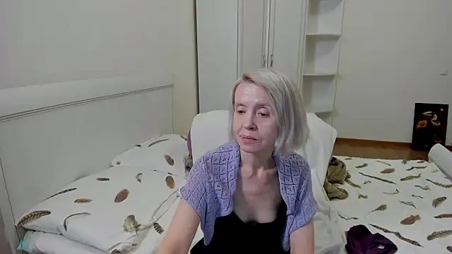 Snapshot of aminalive chatting on October 4, 6:28 pm aminalive online show from October 4, 6:28 pm