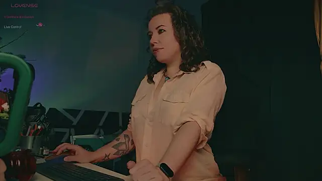 LisaDove online show from January 6, 2:48 am