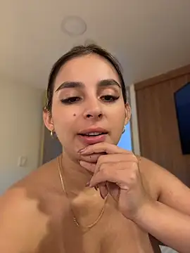 Snapshot of oriana_zoeee chatting on June 28, 9:54 pm oriana zoeee online show from June 28, 9:54 pm
