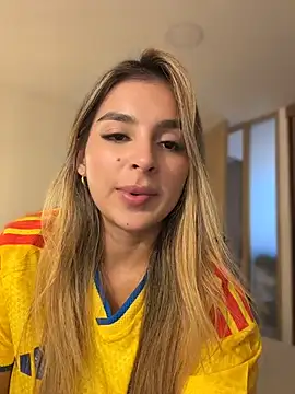 Snapshot of oriana_zoeee chatting on July 7, 10:14 pm oriana zoeee online show from July 7, 10:14 pm