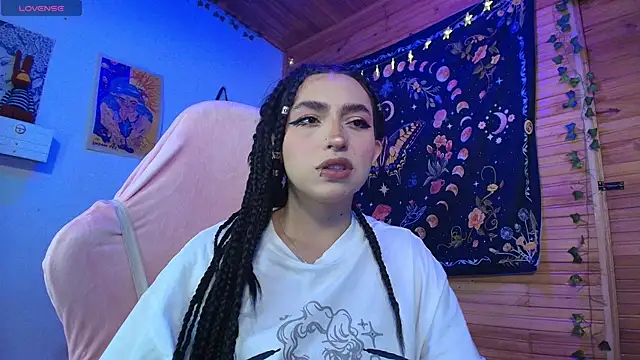 Snapshot of valenor_ chatting on November 19, 2:55 am valenor online show from November 19, 2:55 am