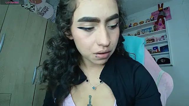 Snapshot of valenor_ chatting on January 17, 3:00 am valenor online show from January 17, 3:00 am