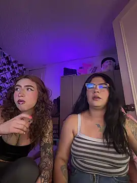 Snapshot of valenor_ chatting on April 12, 3:33 am valenor online show from April 12, 3:33 am