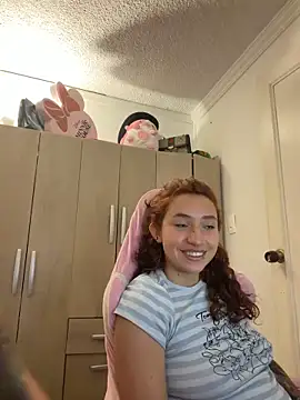 Snapshot of valenor_ chatting on April 19, 3:55 pm valenor online show from April 19, 3:55 pm
