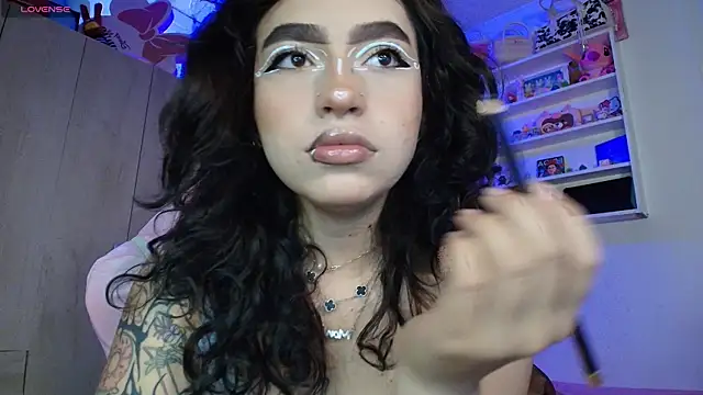 Snapshot of valenor_ chatting on May 11, 3:23 am valenor online show from May 11, 3:23 am