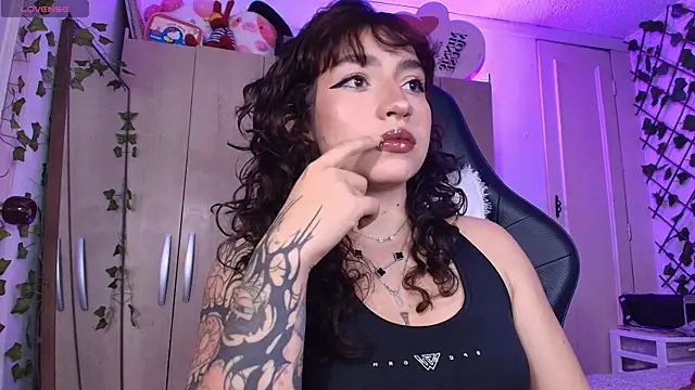 valenor  online show from July 22, 4:15 am