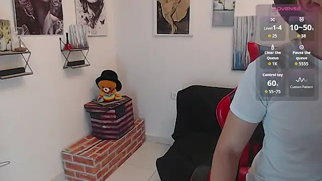Oliverboy- online show from June 13, 11:35 pm