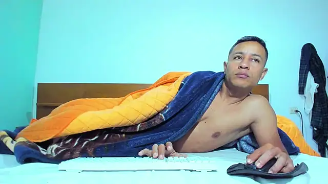 Snapshot of Maik_James chatting on March 14, 9:26 am Maik James online show from March 14, 9:26 am