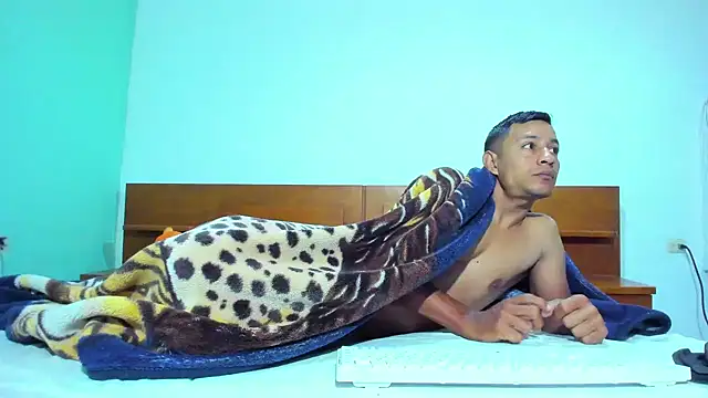 Snapshot of Maik_James chatting on March 25, 10:54 am Maik James online show from March 25, 10:54 am