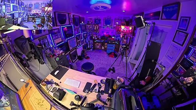 Briefs bud online show from July 15, 3:12 am