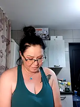 x  KHALEESI  x online show from December 5, 7:38 pm