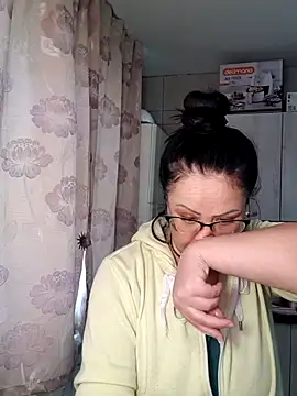 Snapshot of x__KHALEESI__x chatting on November 6, 12:06 pm x KHALEESI x online show from November 6, 12:06 pm