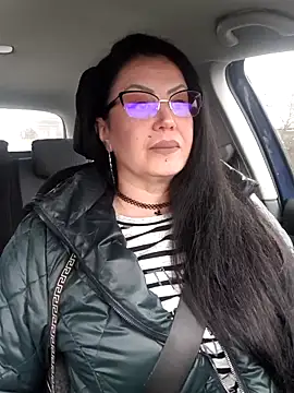 Snapshot of x__KHALEESI__x chatting on November 28, 7:33 am x KHALEESI x online show from November 28, 7:33 am