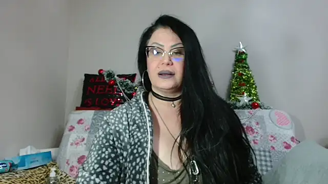 Snapshot of x__KHALEESI__x chatting on January 5, 9:07 pm x KHALEESI x online show from January 5, 9:07 pm