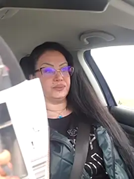 Snapshot of x__KHALEESI__x chatting on February 13, 8:32 am x KHALEESI x online show from February 13, 8:32 am