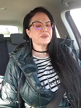 Snapshot of x__KHALEESI__x chatting on February 14, 11:07 am x KHALEESI x online show from February 14, 11:07 am