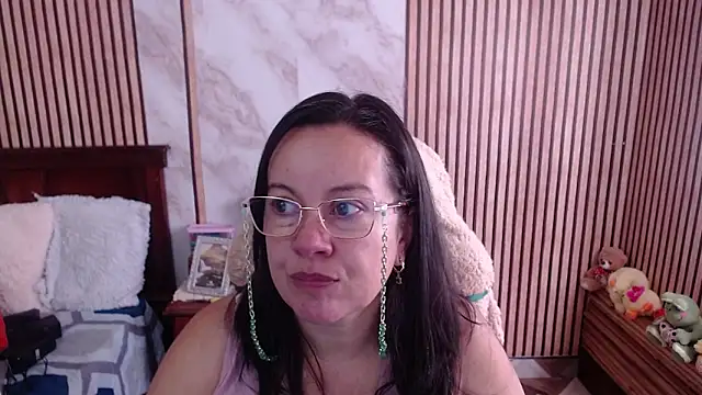 Sonialorens  online show from February 22, 3:32 pm