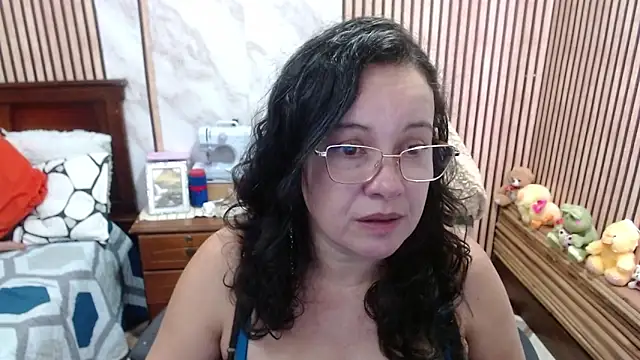 Sonialorens  online show from February 24, 4:27 pm