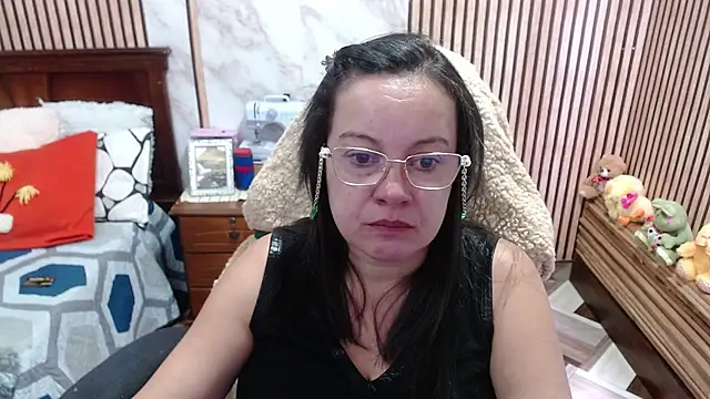 Sonialorens  online show from February 26, 6:29 pm