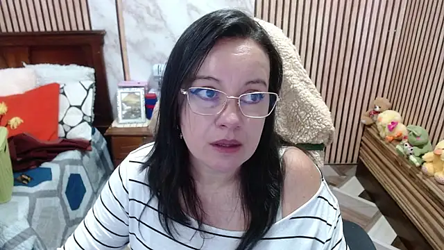 Sonialorens  online show from February 27, 3:56 pm