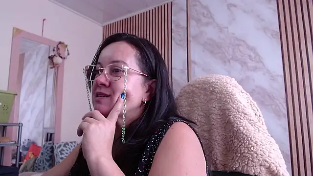 Sonialorens  online show from February 28, 5:36 pm