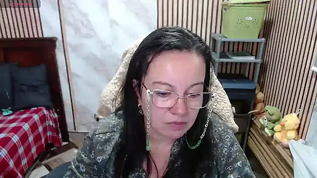 Sonialorens  online show from March 30, 11:50 pm